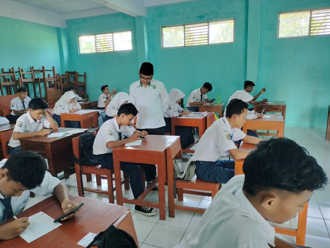Go Digital: 96 Siswa MTsN 3 Banjar Ikuti Ujian Madrasah Berbasis Google Form, Pengawas Madrasah Beri Apresiasi