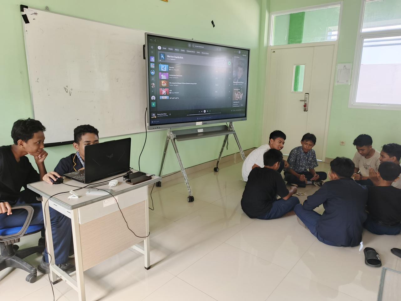 Membentuk Inovator Muda dari Madrasah: Jejak Prestasi Ekstrakurikuler Robotik MTsN 1 Kota Banjar di Panggung Nasional